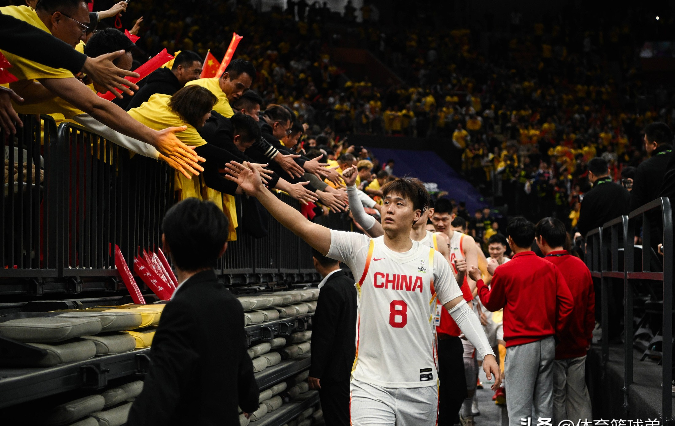 绍兴男篮客场取胜，后卫外线得分高领先对手