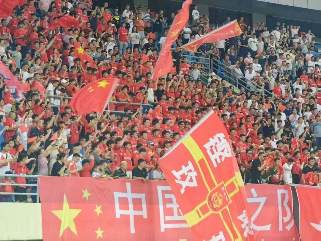 国内足球盛事备受球迷关注，实力对比不容忽视