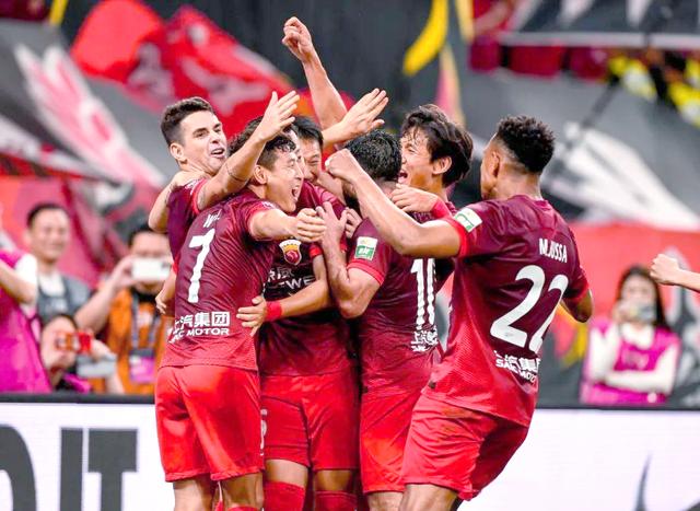 国内足球盛事备受球迷关注，实力对比不容忽视