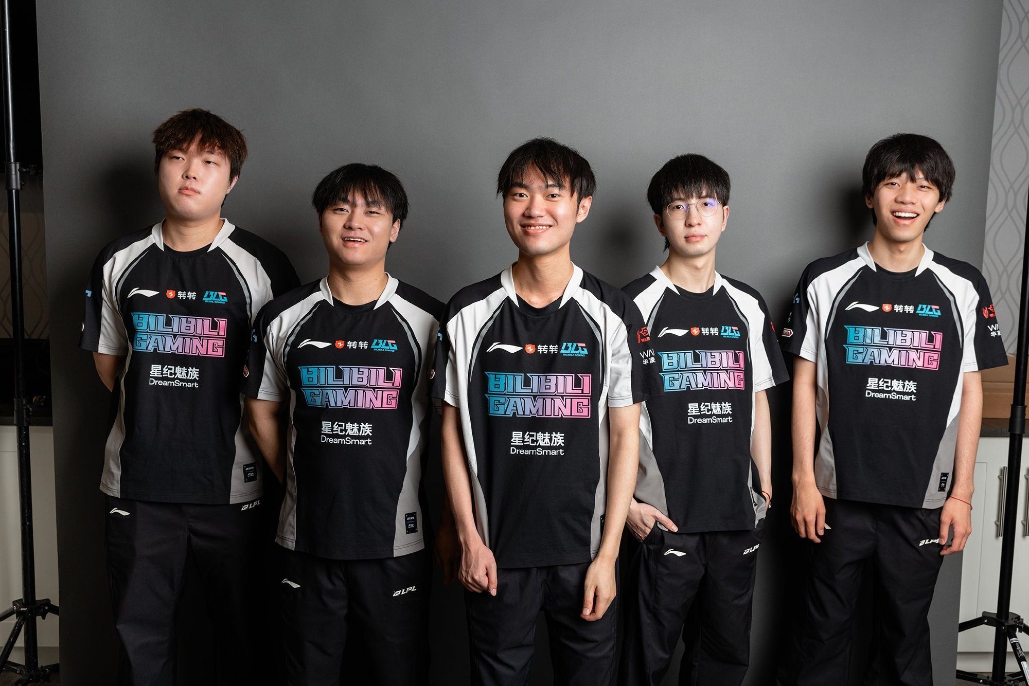 开云平台-GEN血洗EDG，Crisp团战一打五宿敌对决八强赛，让粉丝疯狂欢呼