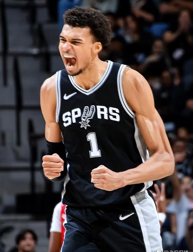 灰熊险胜尼克斯，孟菲斯新秀发挥亮眼