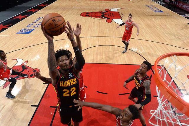 老鹰终结连败,大胜公牛 老鹰终结连败,大胜公牛