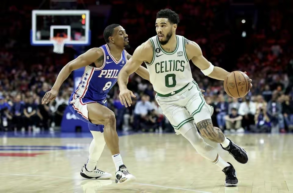 凯尔特人队客场不敌76人队，遭遇失利