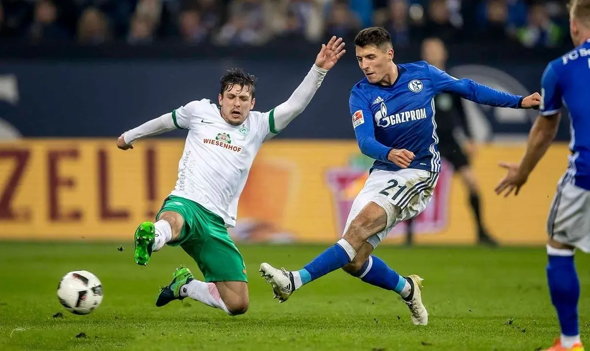 开云体育官方网站-沙尔克04年轻后卫获得首发机会，表现亮眼