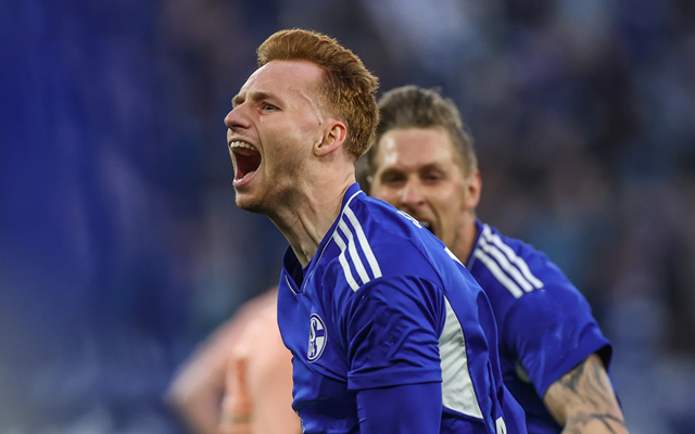 沙尔克04年轻后卫获得首发机会,表现亮眼 沙尔克04年轻后卫获得首发机会,表现亮眼