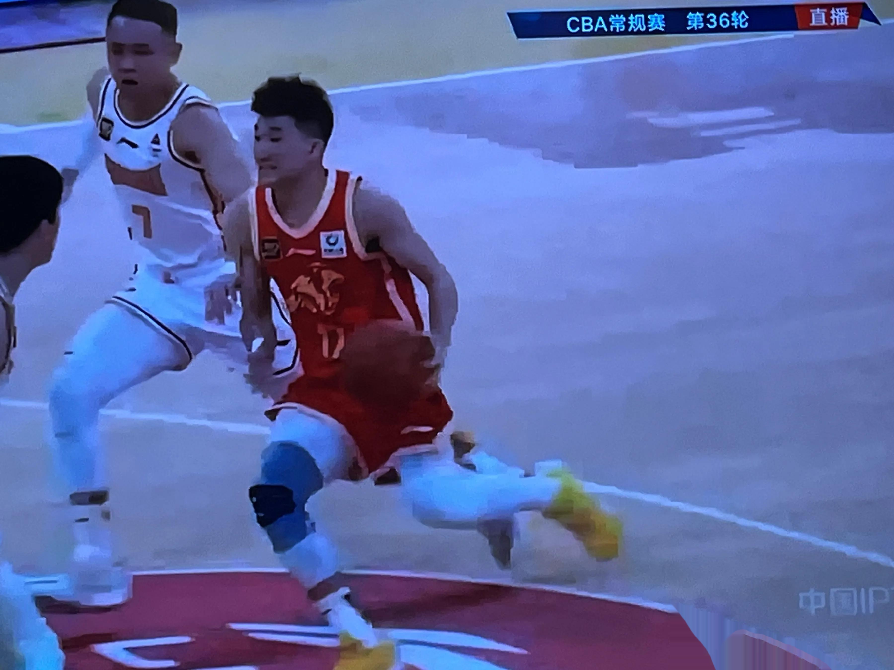 吉林队逆转青岛队,伦纳德点燃赛场 吉林队逆转青岛队,伦纳德点燃赛场