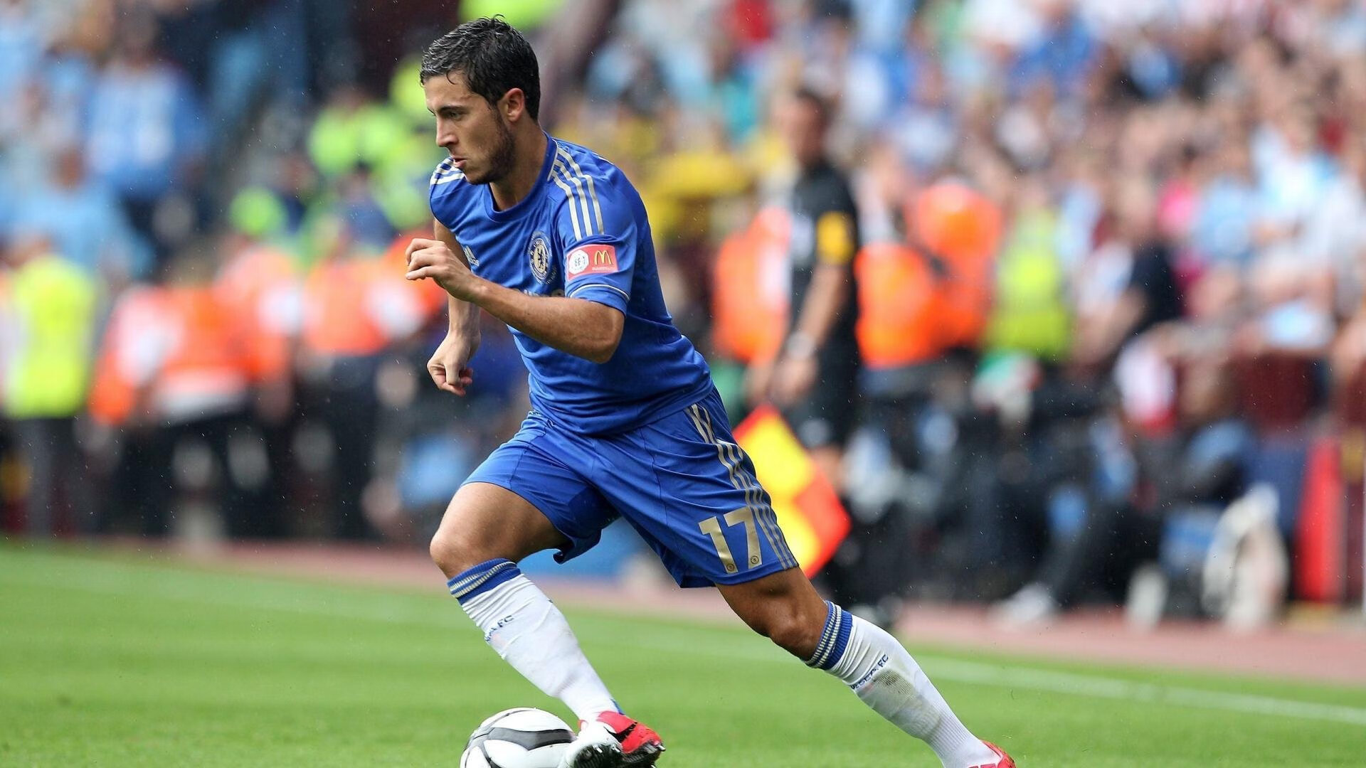 神同步！改写历史的脚本，竟在东西方赛场同时上演