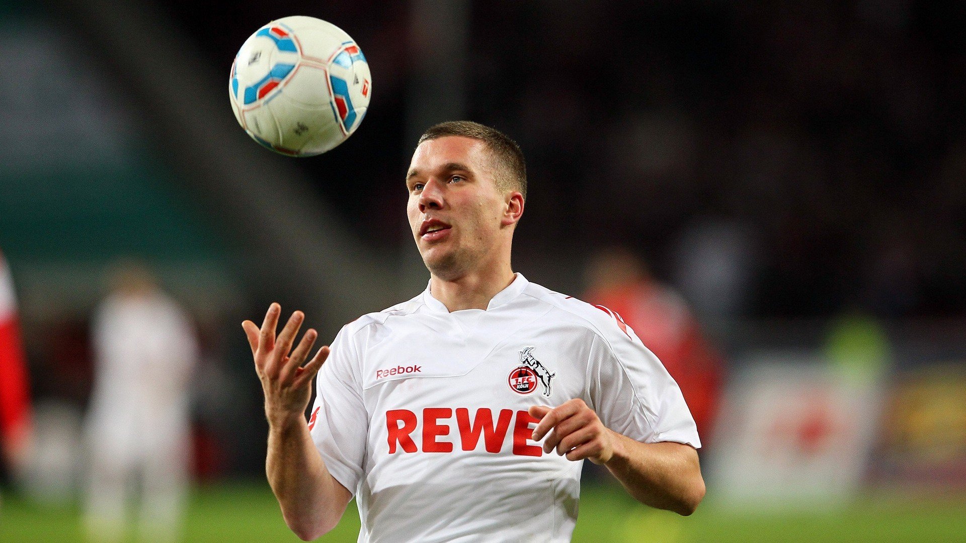 征服巴黎的红土之王，为何在伦敦的硬地上更高光？