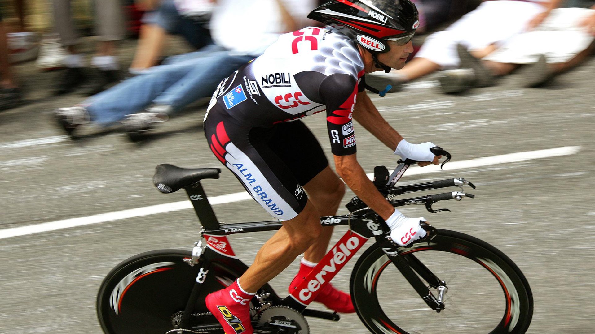 开云体育官网-银红弈局，当梅赛德斯的耐心遇见法拉利的锋芒，诺里斯如何执子破局？